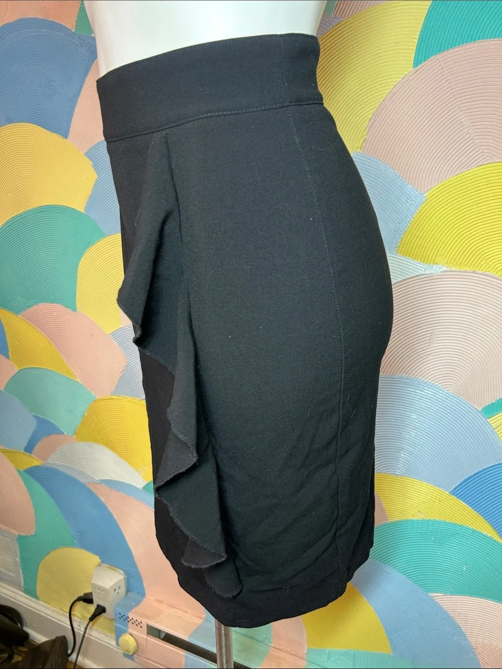 Wrapper Classic Black Ruffle Pencil Skirt - Women sz 3